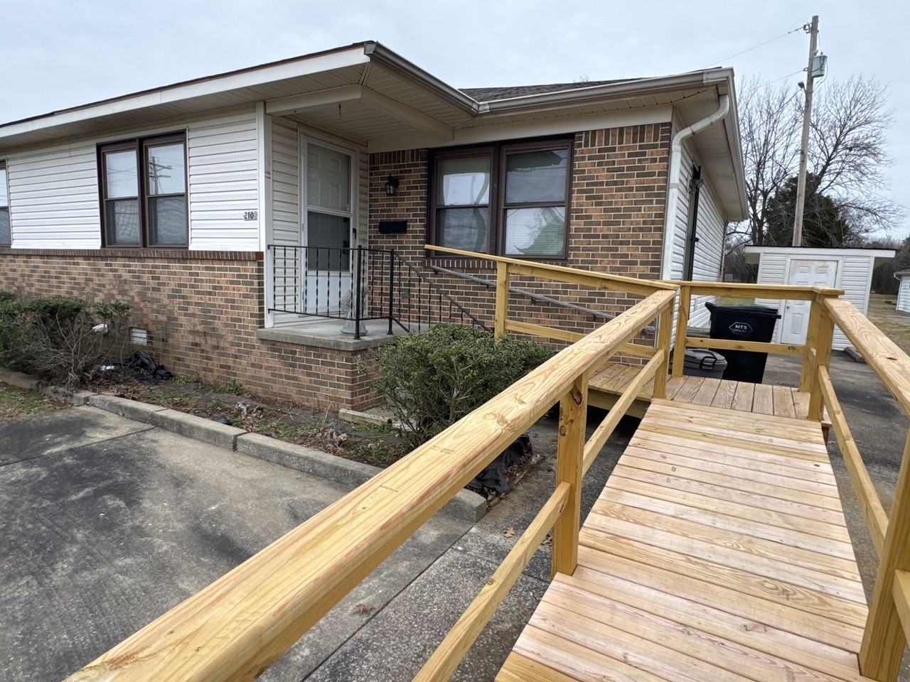 210 S Friendship Rd - Photo 2 of 17