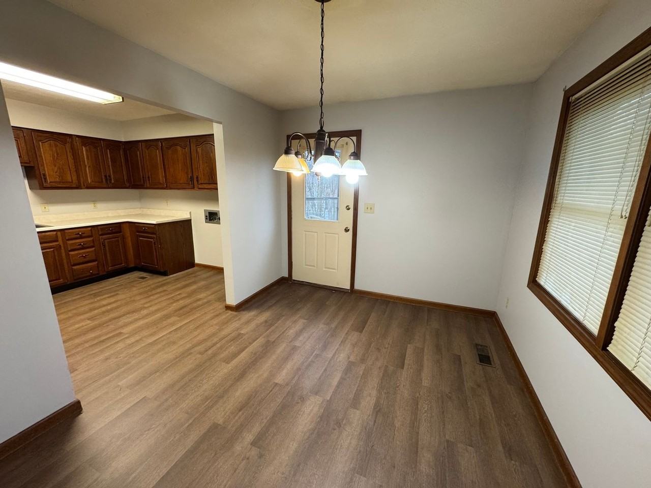 210 S Friendship Rd - Photo 5 of 17