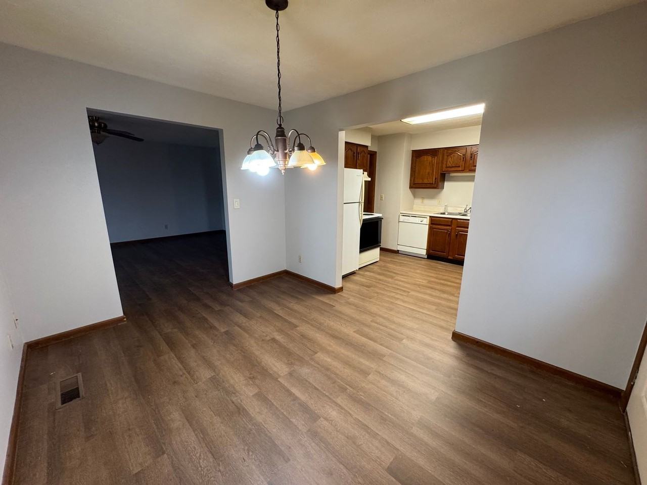 210 S Friendship Rd - Photo 6 of 17