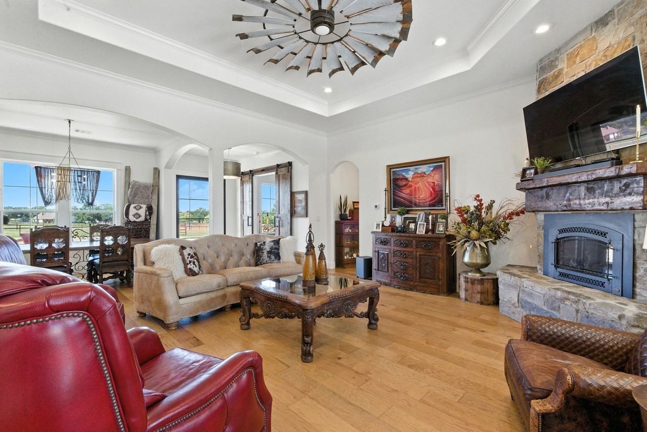 1000 Rambling Oaks Ln - Photo 3 of 30