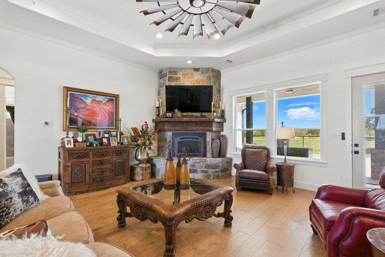 1000 Rambling Oaks Ln - Photo 4 of 30