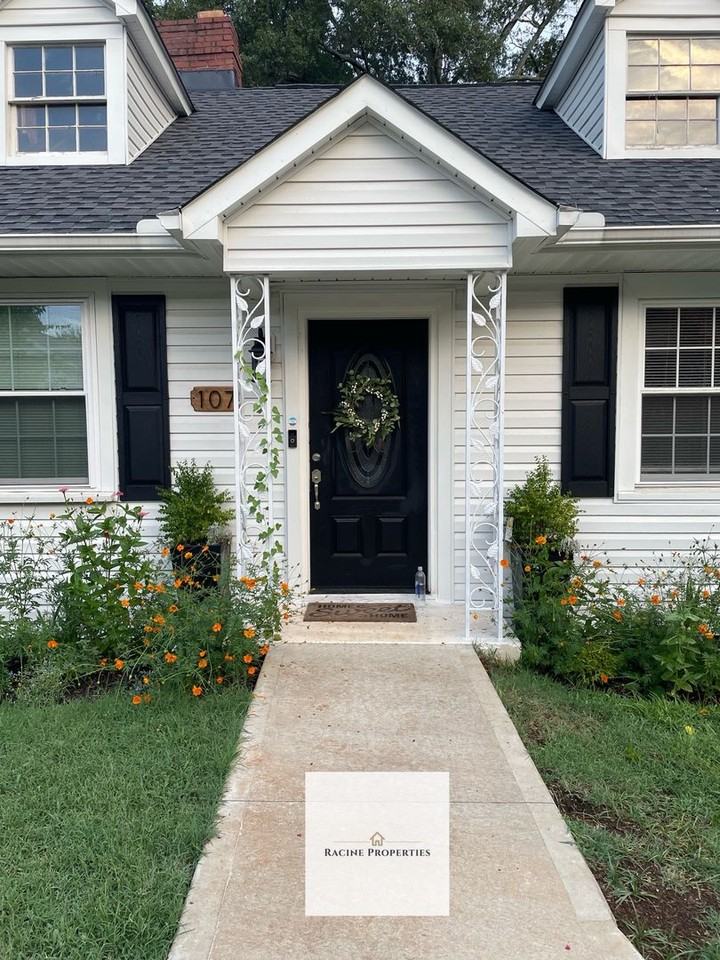 107 S Franklin Rd - Photo 2 of 11