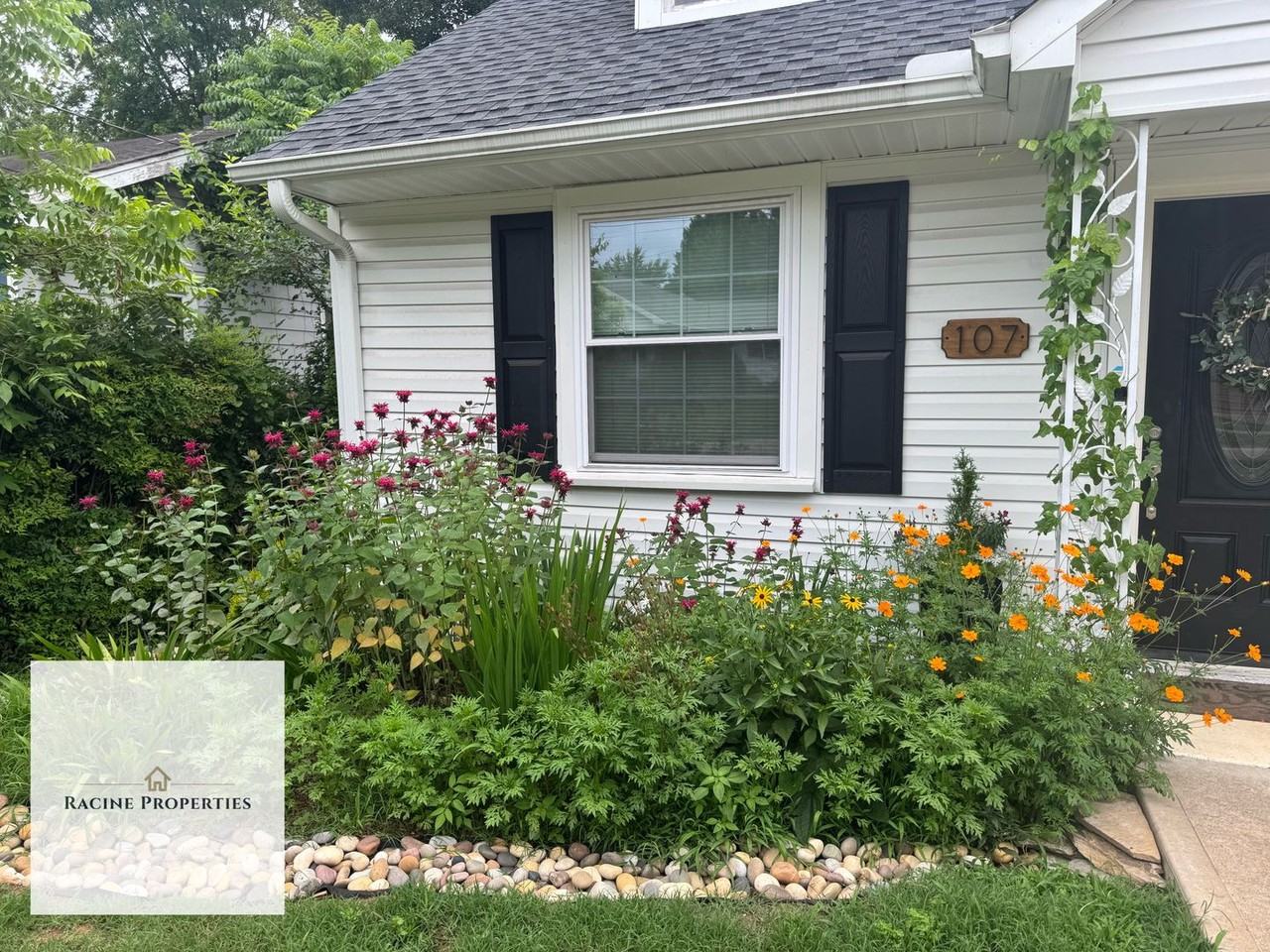 107 S Franklin Rd - Photo 3 of 11