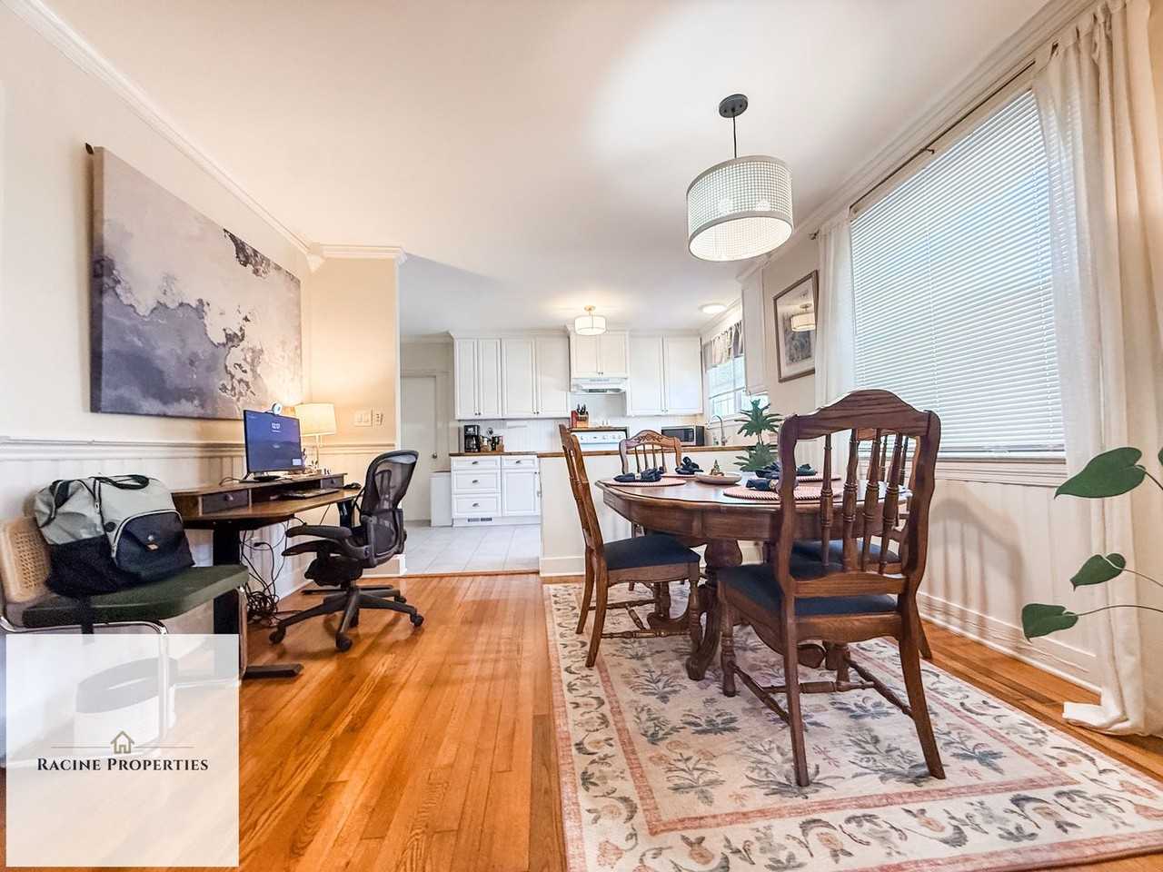 107 S Franklin Rd - Photo 4 of 11