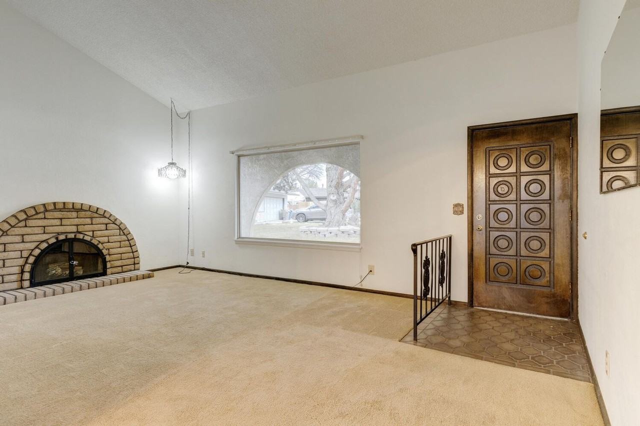 8100 W Mcmullen Cir - Photo 3 of 31