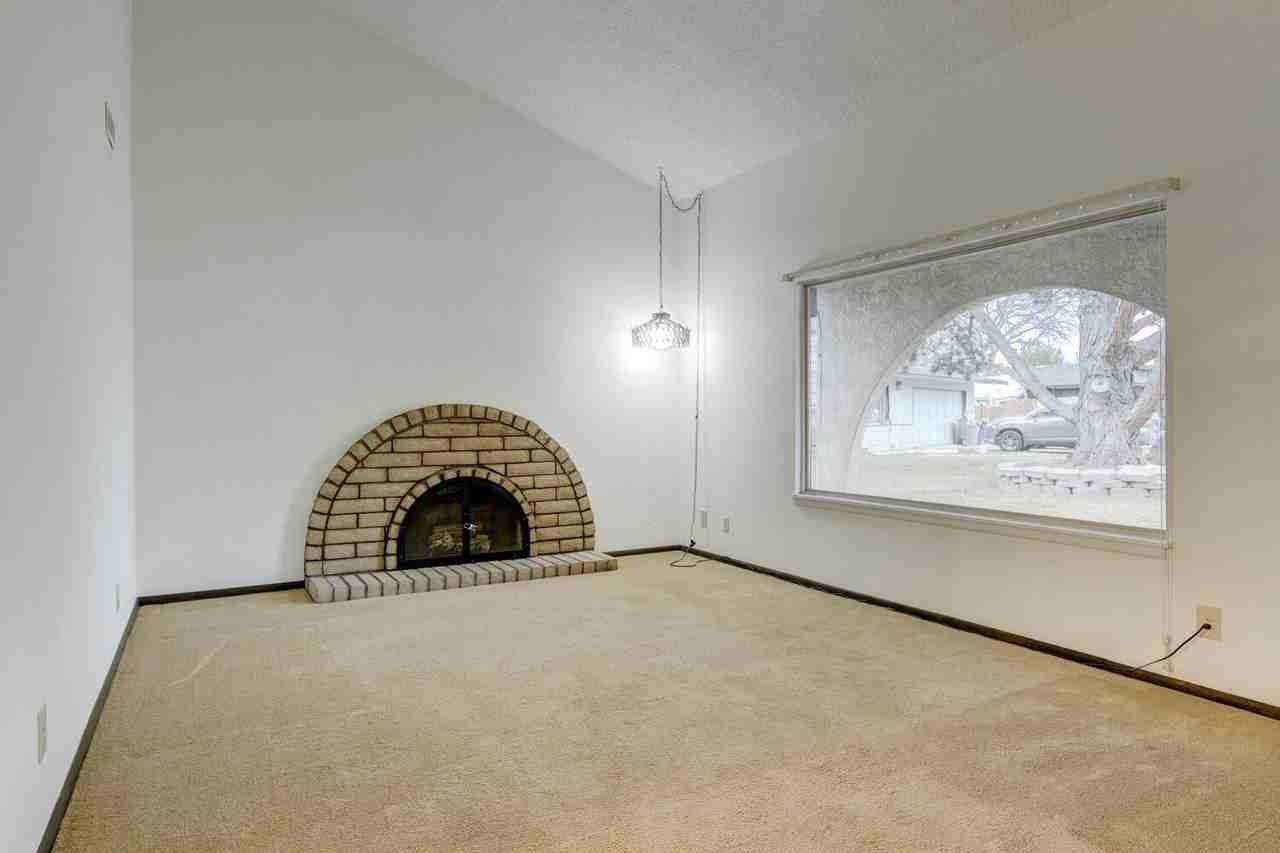 8100 W Mcmullen Cir - Photo 5 of 31