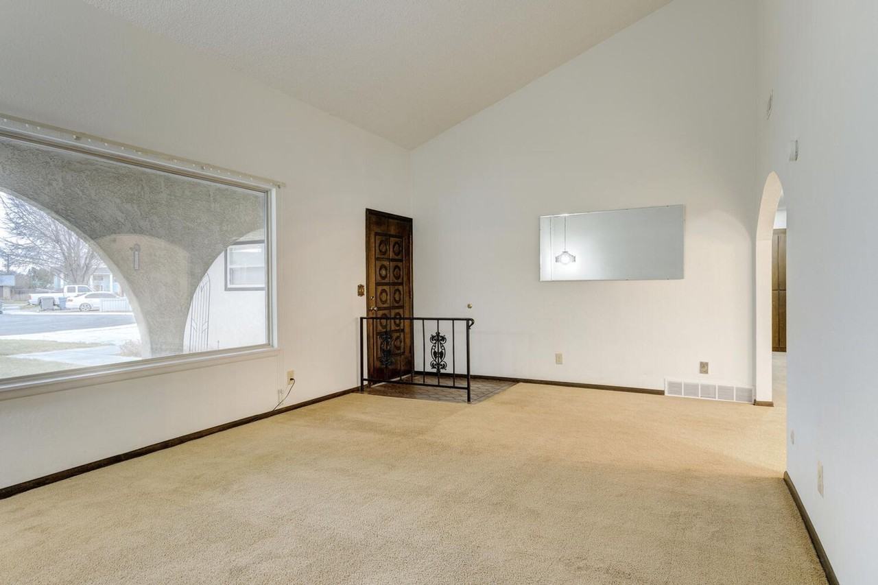 8100 W Mcmullen Cir - Photo 6 of 31