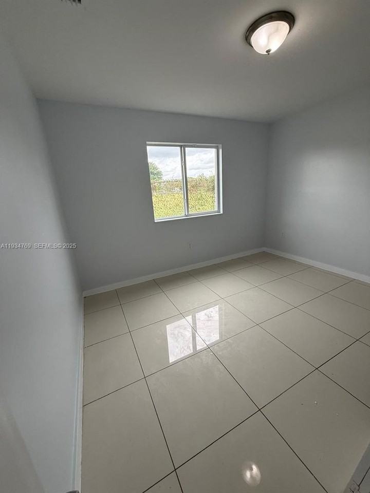 2121 2121 NW 72nd 2121 - Photo 7 of 12