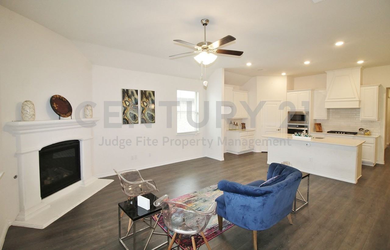 4130 Ellinger Dr - Photo 2 of 11
