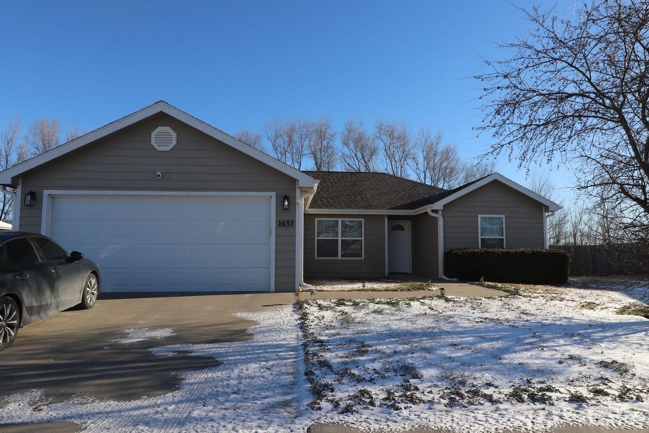 1637 W 14th Street Pl - Photo 2 of 32