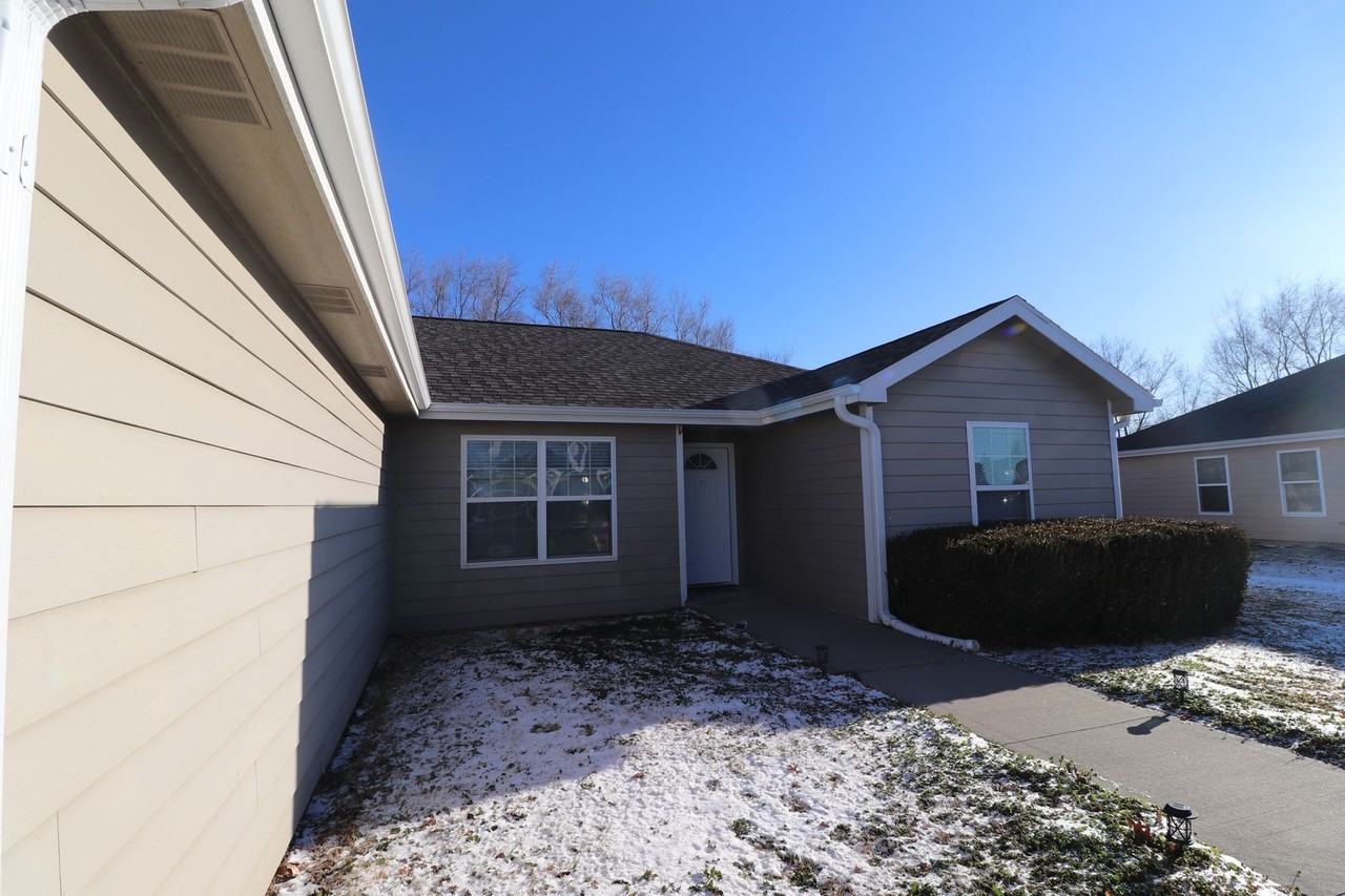 1637 W 14th Street Pl - Photo 3 of 32