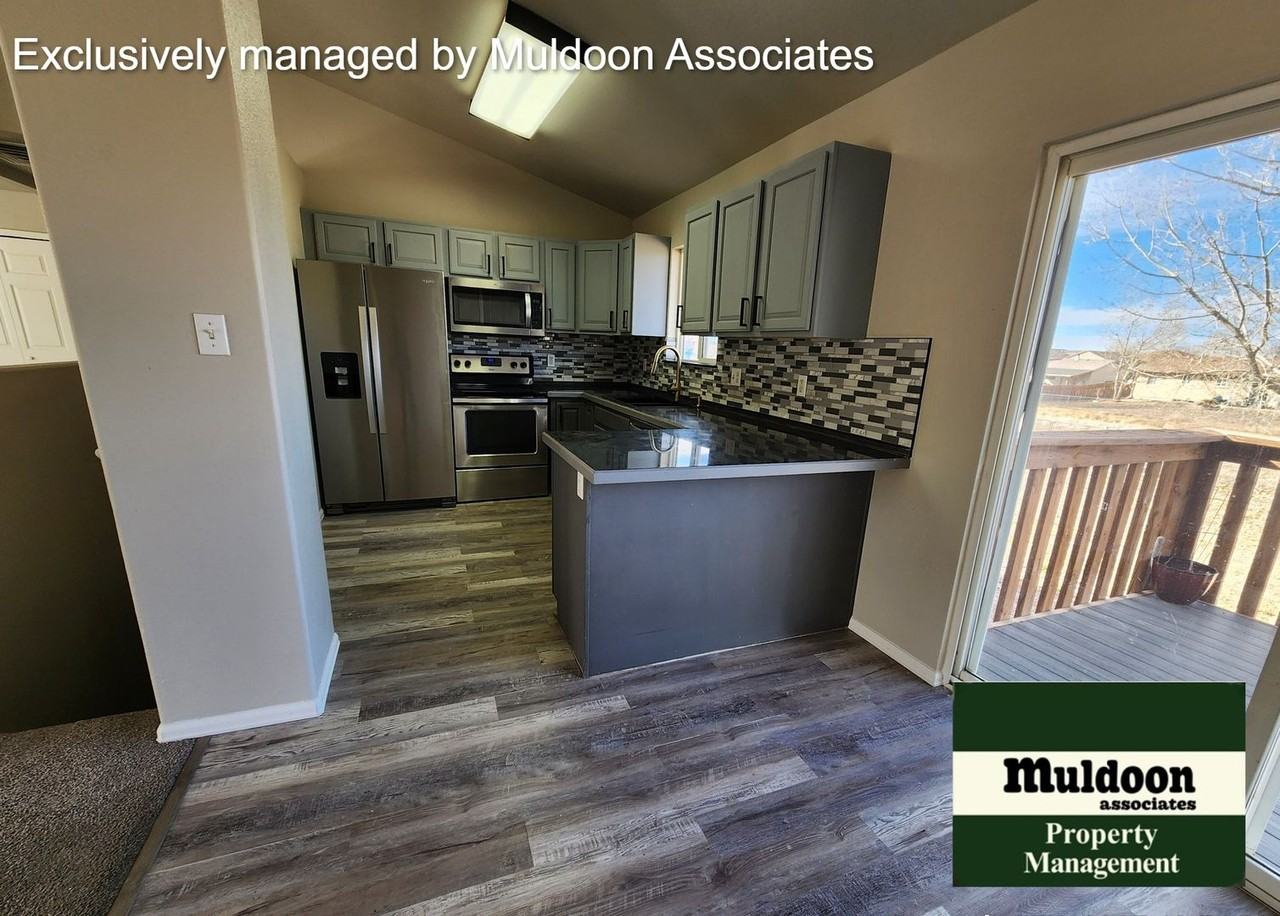 765 S Sterling Dr - Photo 2 of 12