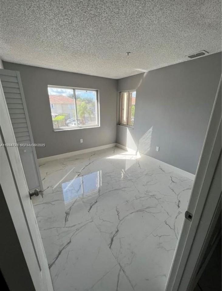 511 Nw 82nd Ave - Photo 7 of 11