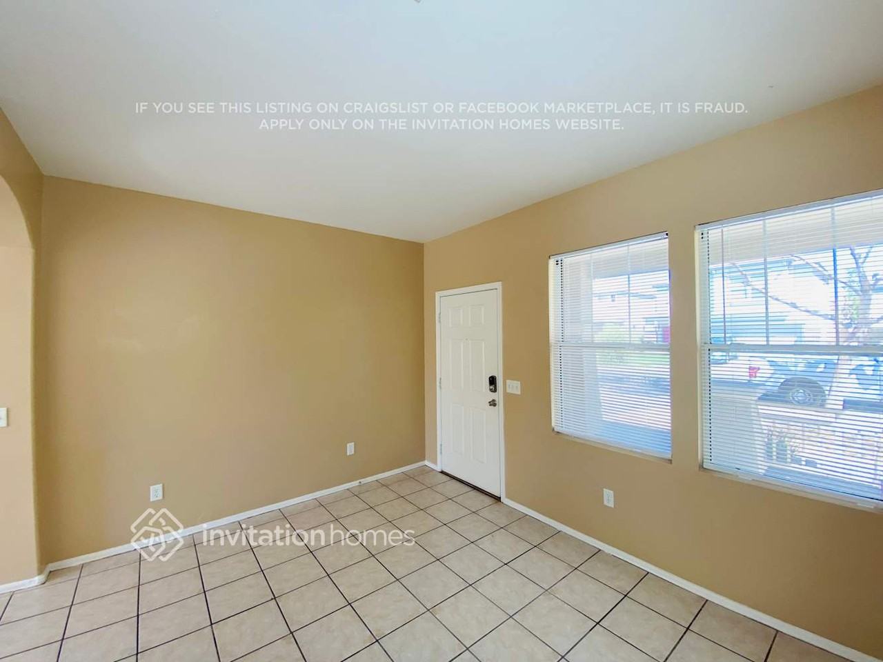 3921 W Pollack St - Photo 5 of 16