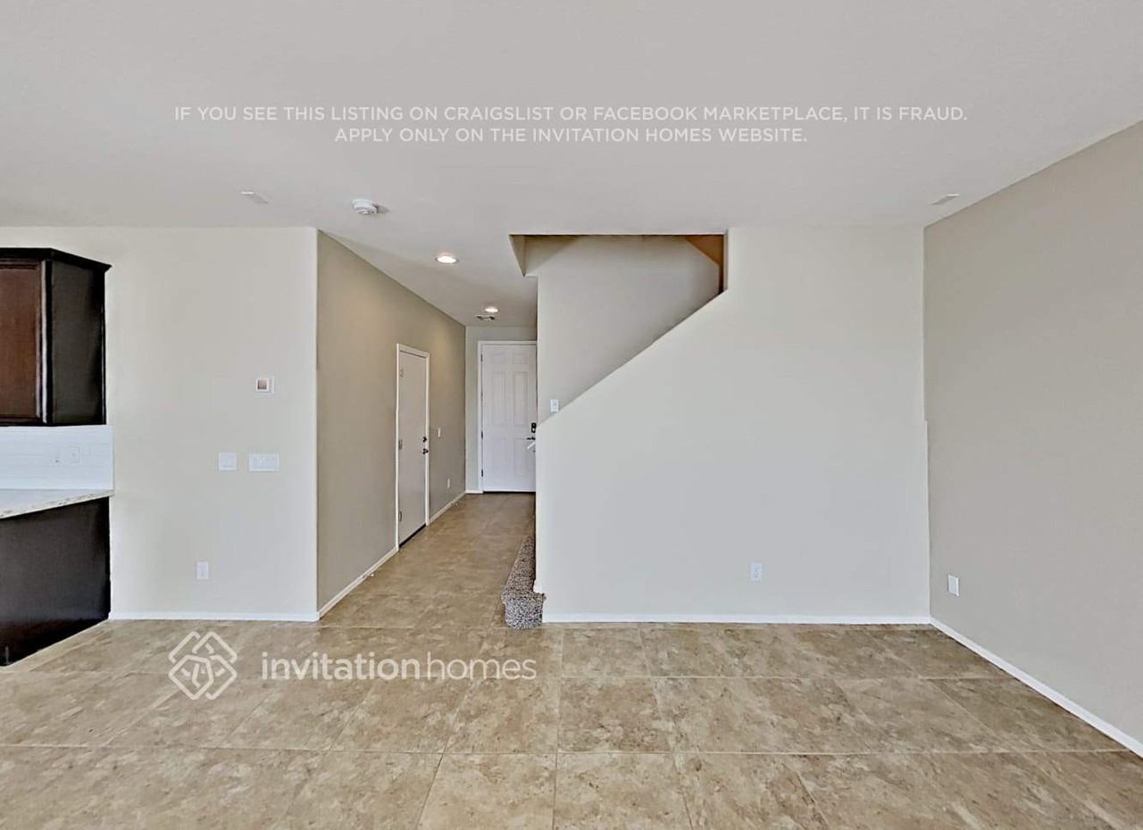 3331 E Russell St - Photo 4 of 18