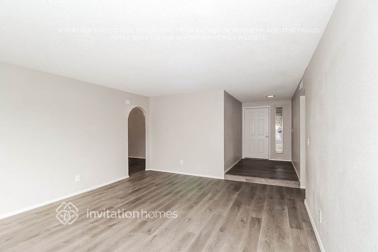 4243 W Michelle Dr - Photo 2 of 16