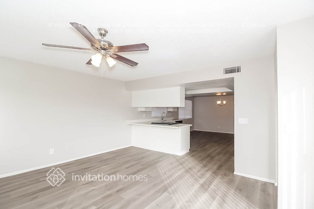 4243 W Michelle Dr - Photo 3 of 16