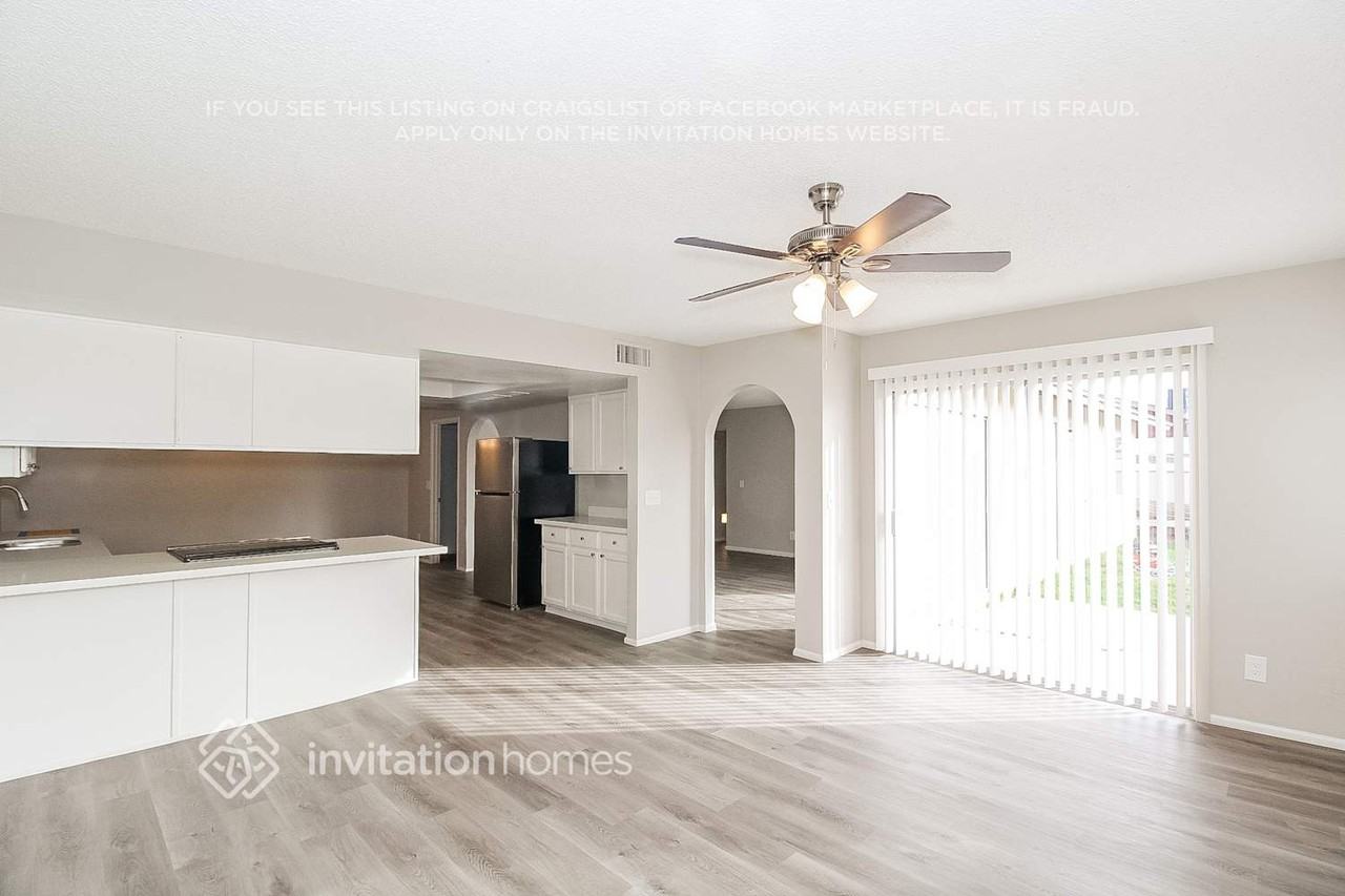 4243 W Michelle Dr - Photo 4 of 16