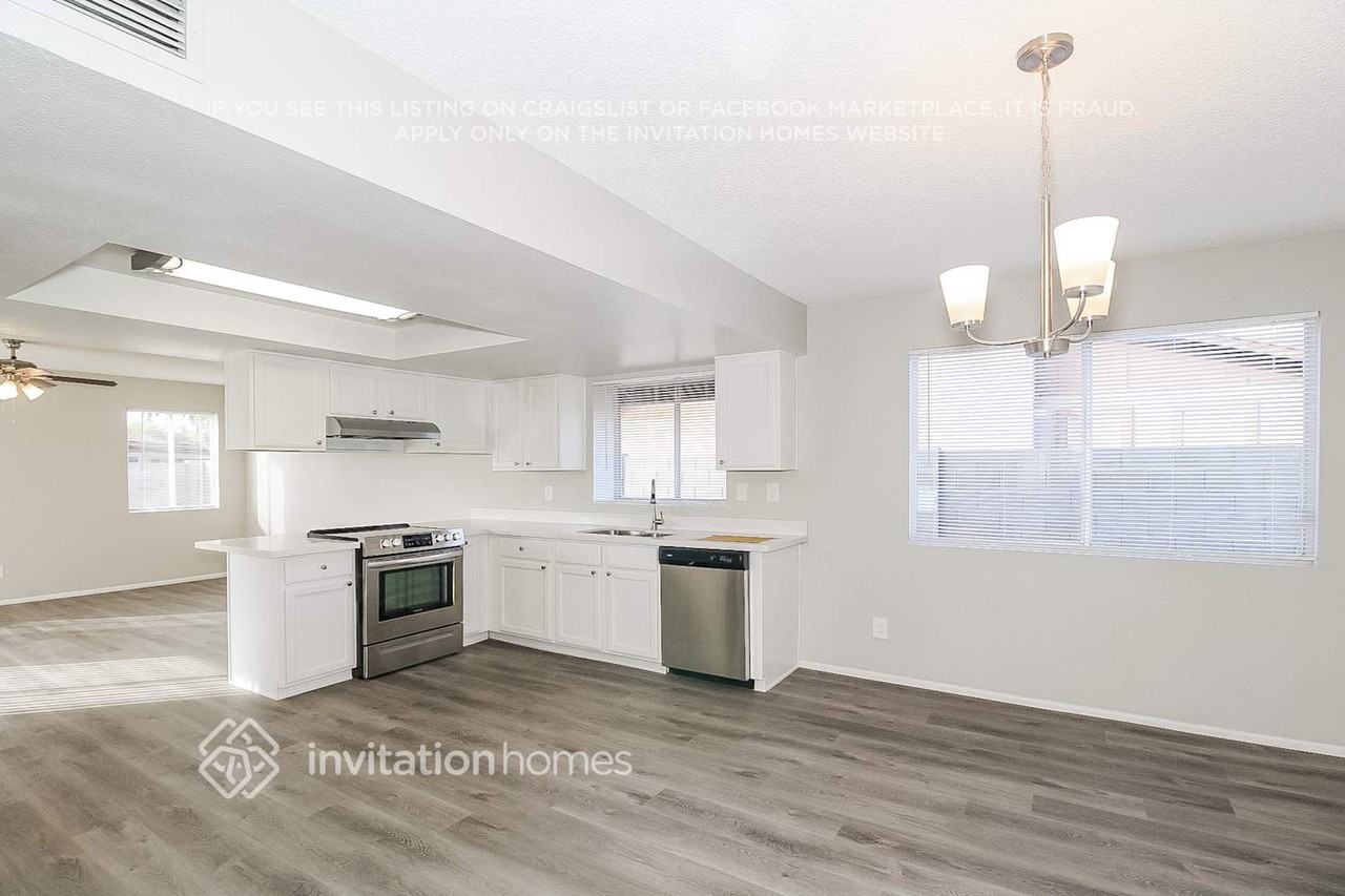 4243 W Michelle Dr - Photo 5 of 16