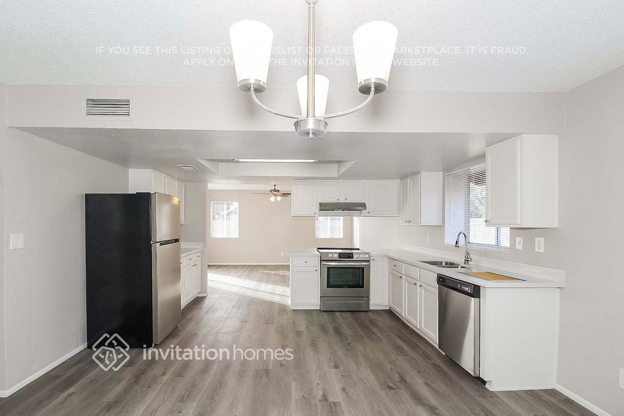 4243 W Michelle Dr - Photo 6 of 16