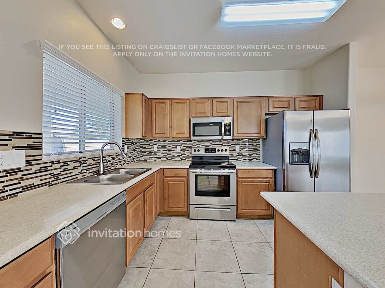 17755 W Maui Ln - Photo 7 of 16