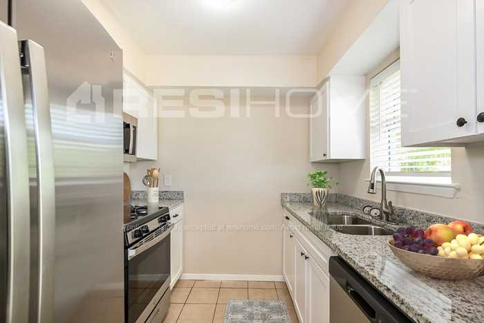 6436 Moonhill Dr - Photo 3 of 19