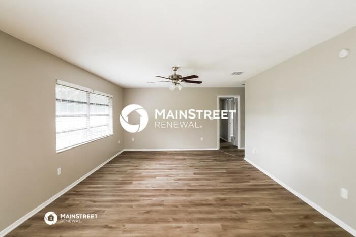 1247 Kingston Ave - Photo 3 of 16