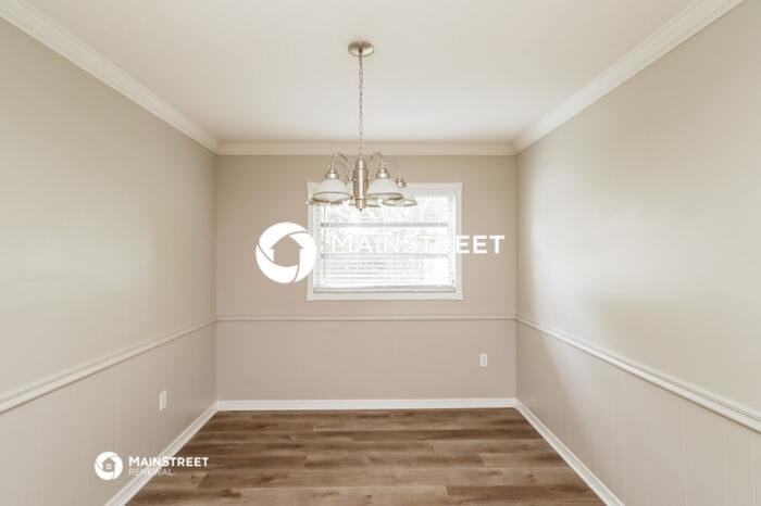 1247 Kingston Ave - Photo 4 of 16