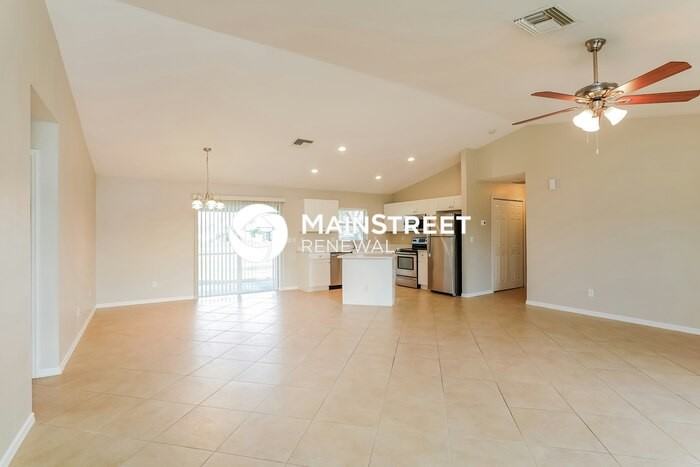 1405 Sw 13th Ter - Photo 3 of 16