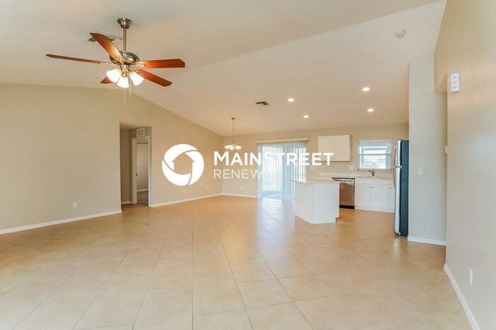 1405 Sw 13th Ter - Photo 4 of 16