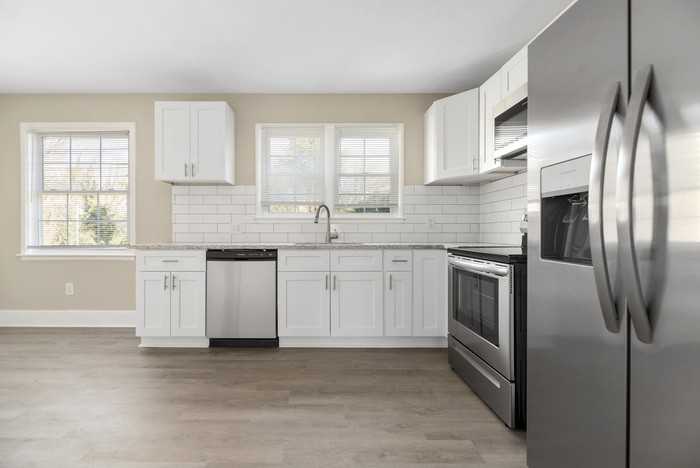 804 Townsend Ave - Photo 7 of 28