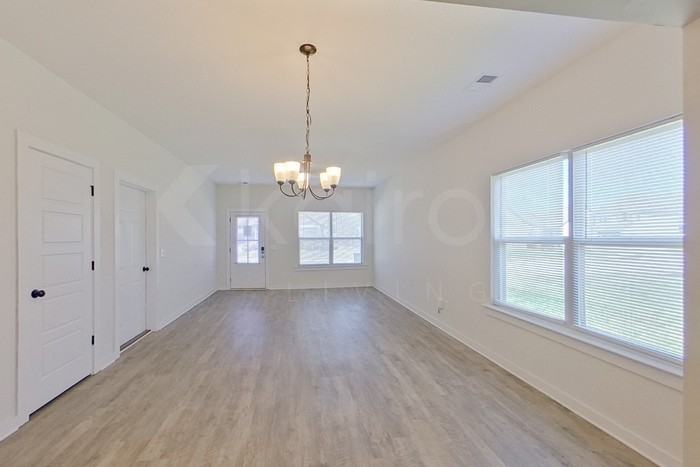 105 Robin St - Photo 4 of 28