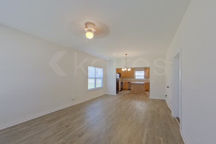 105 Robin St - Photo 5 of 28