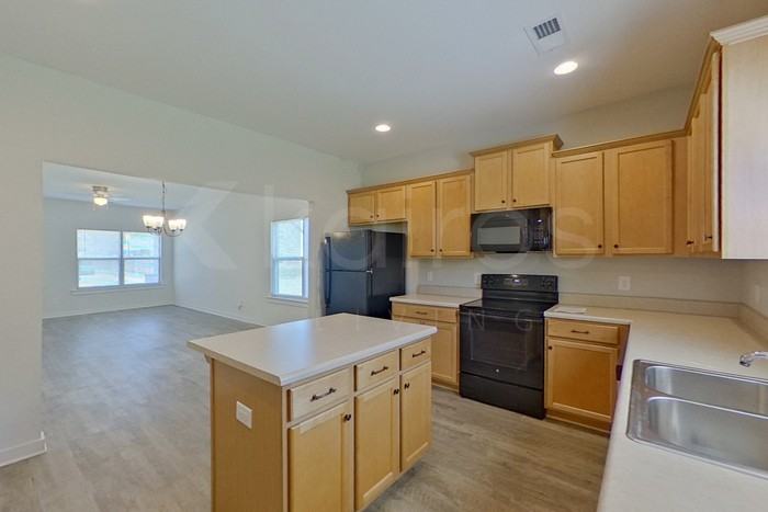 105 Robin St - Photo 6 of 28