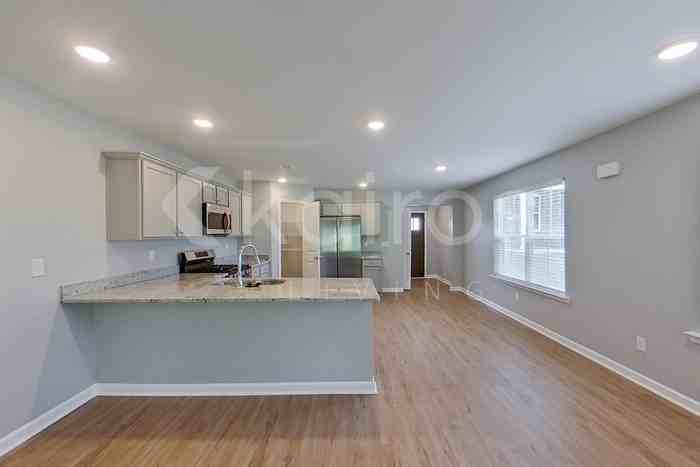 657 June St - Photo 2 of 21