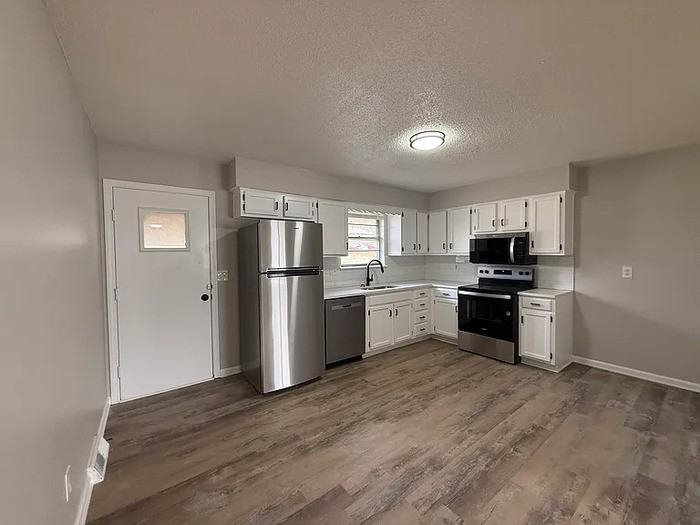 7310 Hartford Dr - Photo 2 of 3