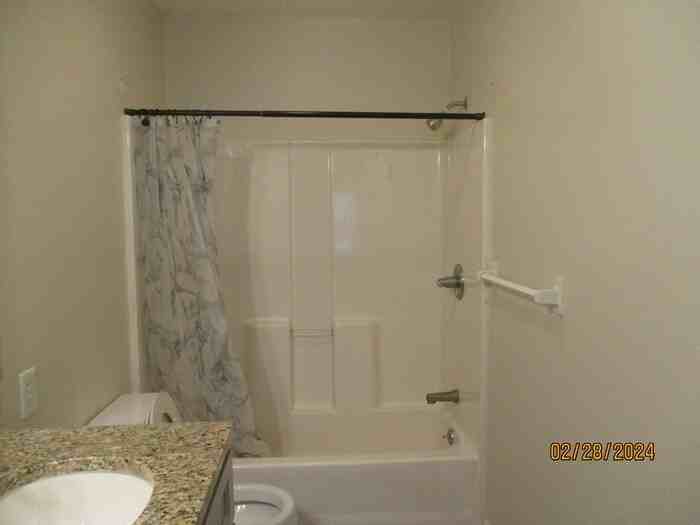 1007 Michigan St - Photo 6 of 10