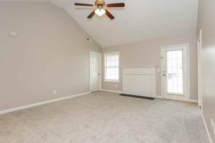 1004 Swayze Ct - Photo 4 of 13