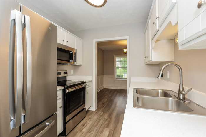 1004 Swayze Ct - Photo 7 of 13