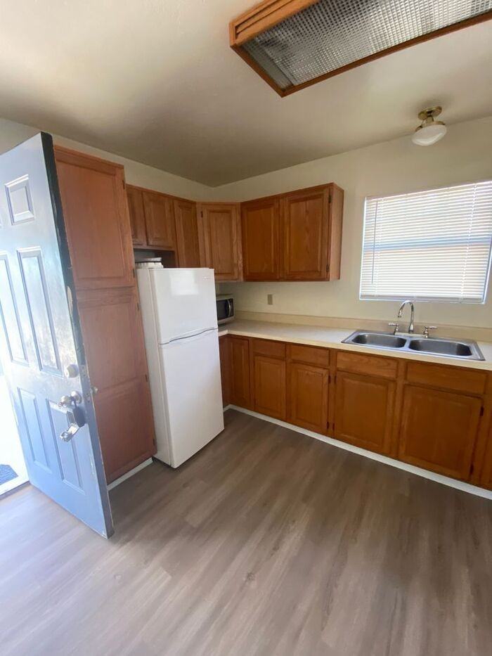 1416 E Linden St #2 - Photo 3 of 18