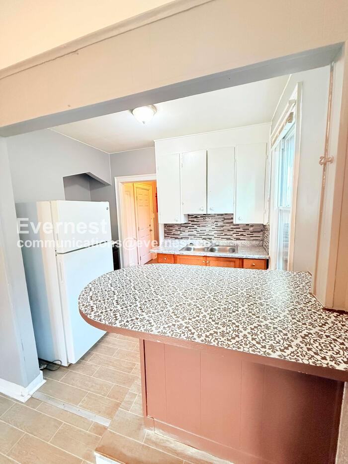 4066 Tyler St #2E - Photo 3 of 26