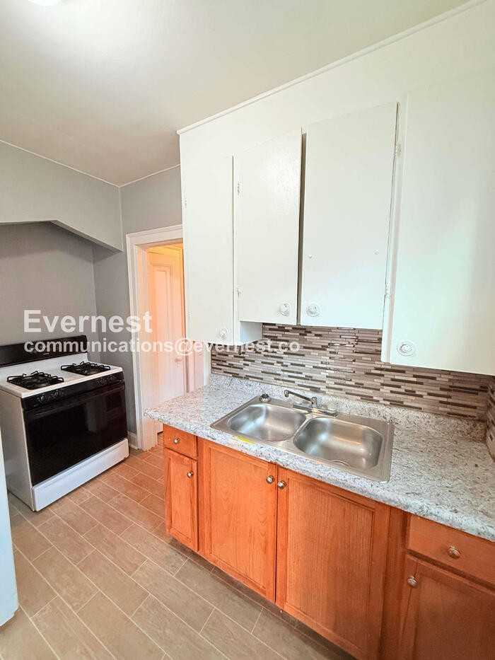 4066 Tyler St #2E - Photo 4 of 26