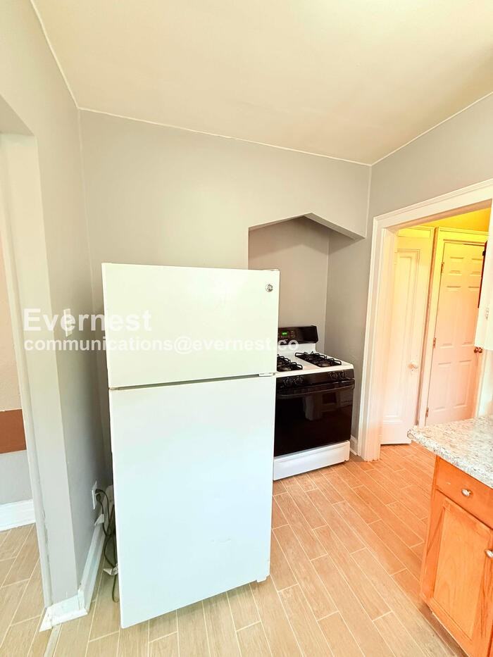 4066 Tyler St #2E - Photo 5 of 26