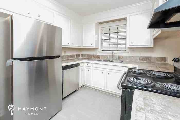 703 Greenfield Dr - Photo 7 of 13