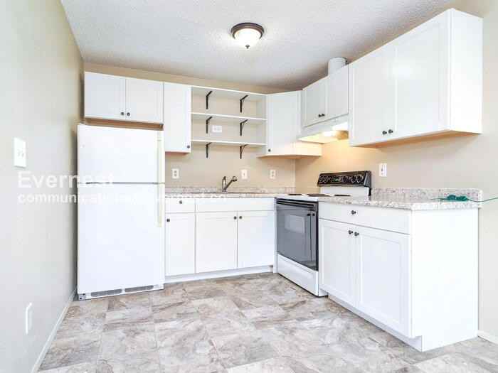 301 E 2nd St - Photo 2 of 16