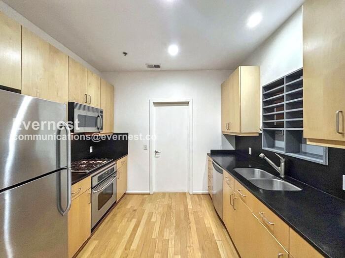 415 S Front St #111 - Photo 3 of 23