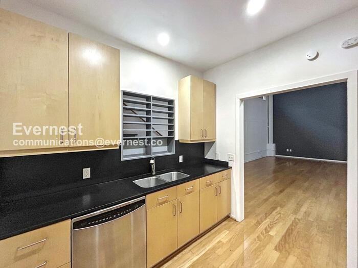 415 S Front St #111 - Photo 5 of 23