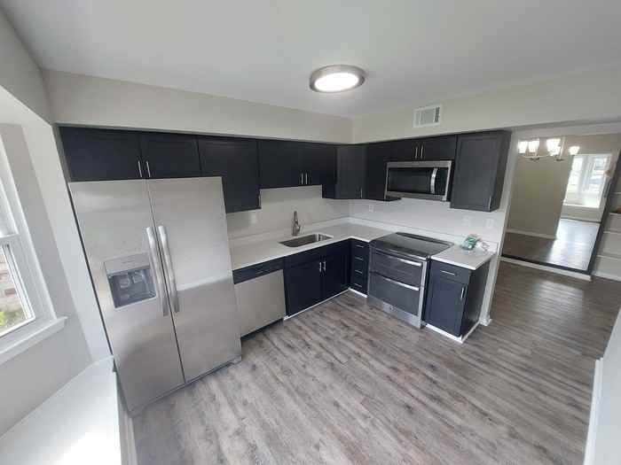 804 Biltmore Dr - Photo 2 of 33