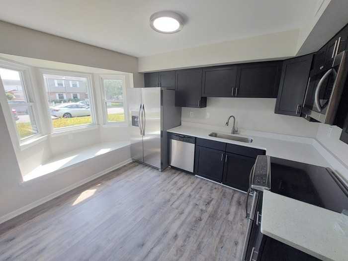 804 Biltmore Dr - Photo 3 of 33