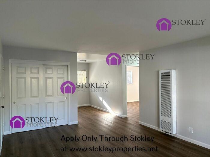 922 Ferry St #2 - Photo 3 of 9